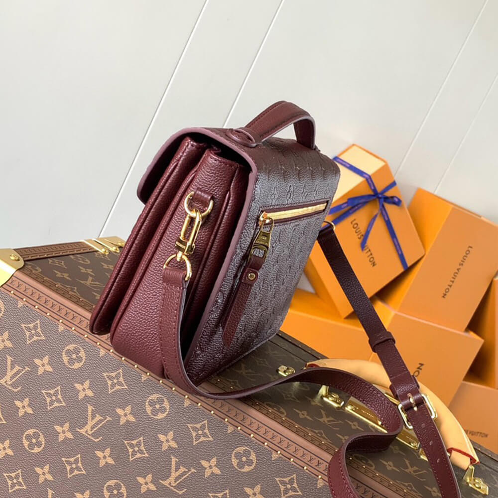 LV Pochette Metis