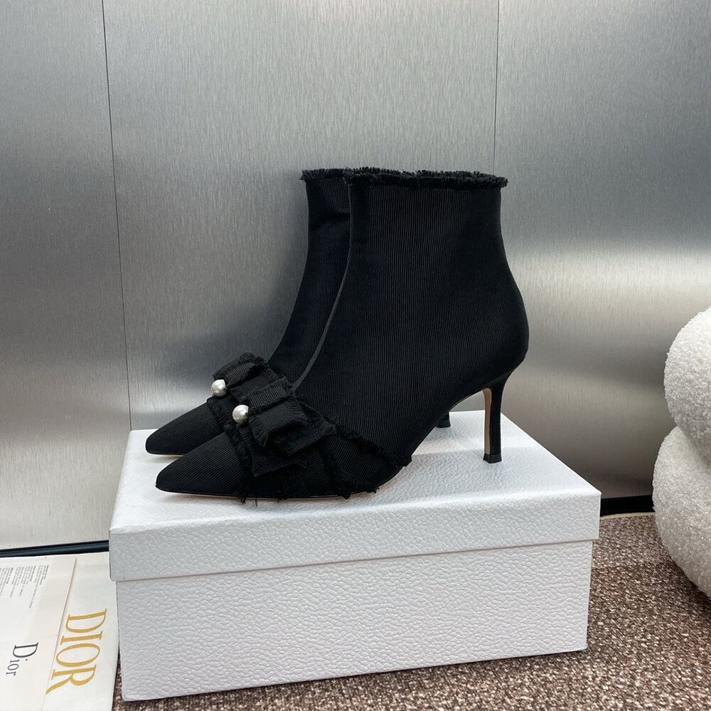 D*or aD*orable heeled ankle boot