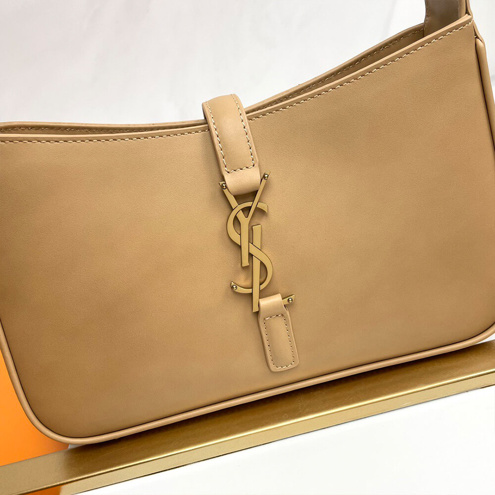 YSL LE 5 À 7 bag in smooth leather