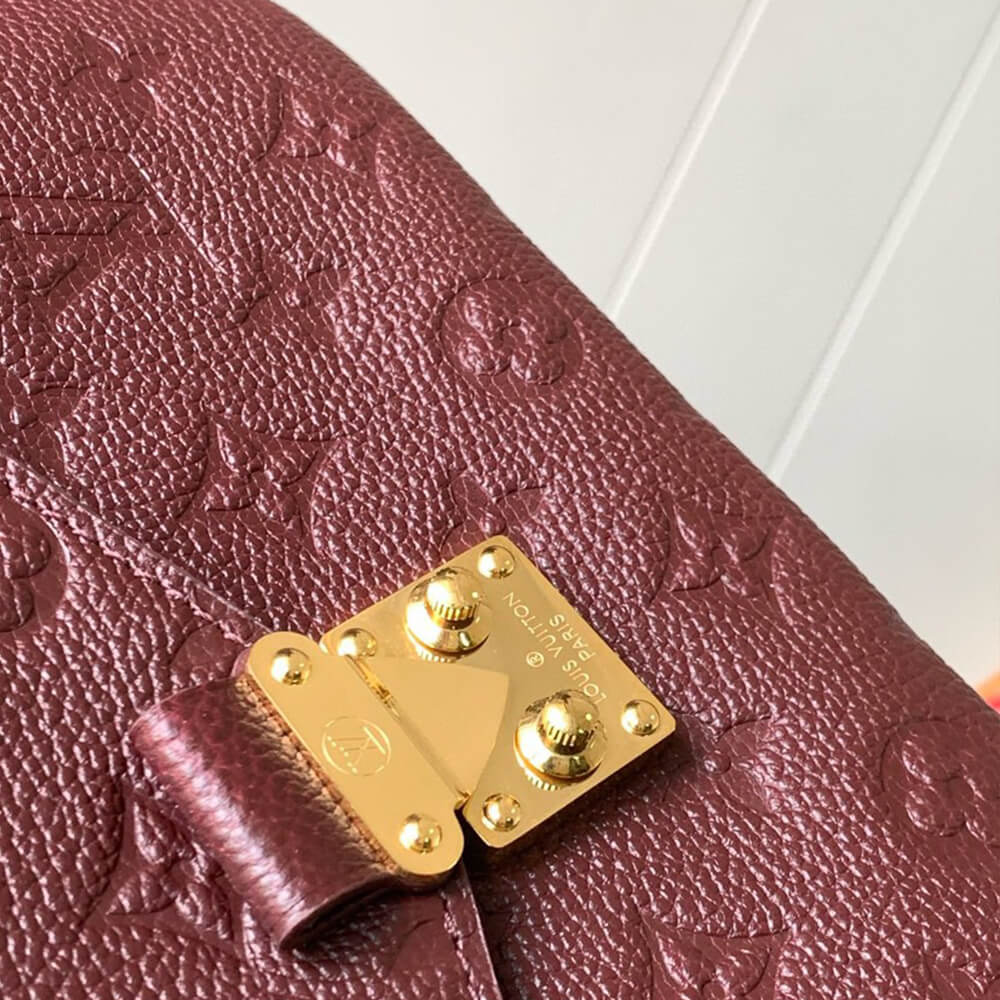 LV Pochette Metis