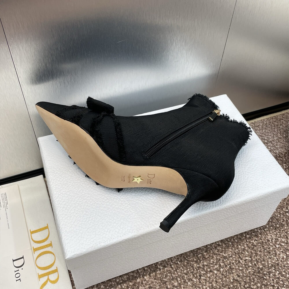 D*or aD*orable heeled ankle boot