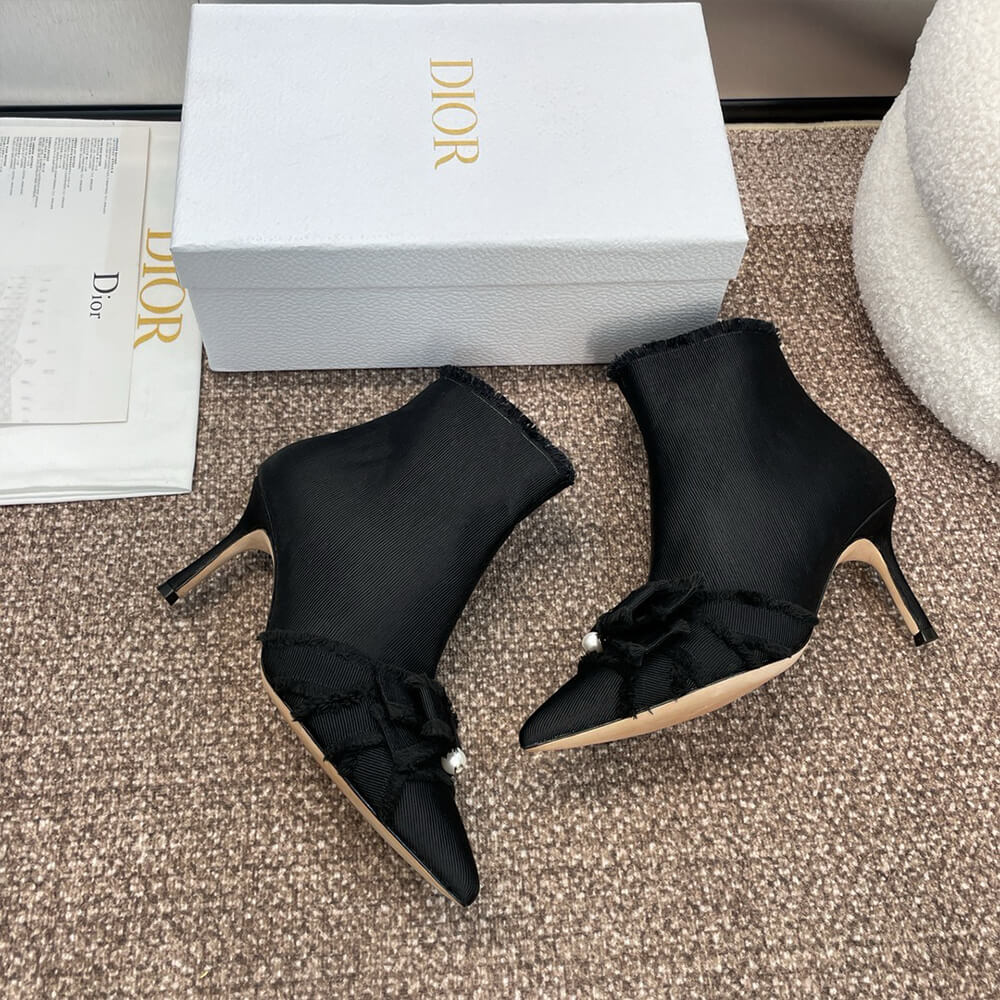 D*or aD*orable heeled ankle boot