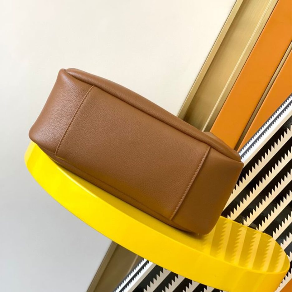 ysl le 5 À 7 S*pple small in grained leather