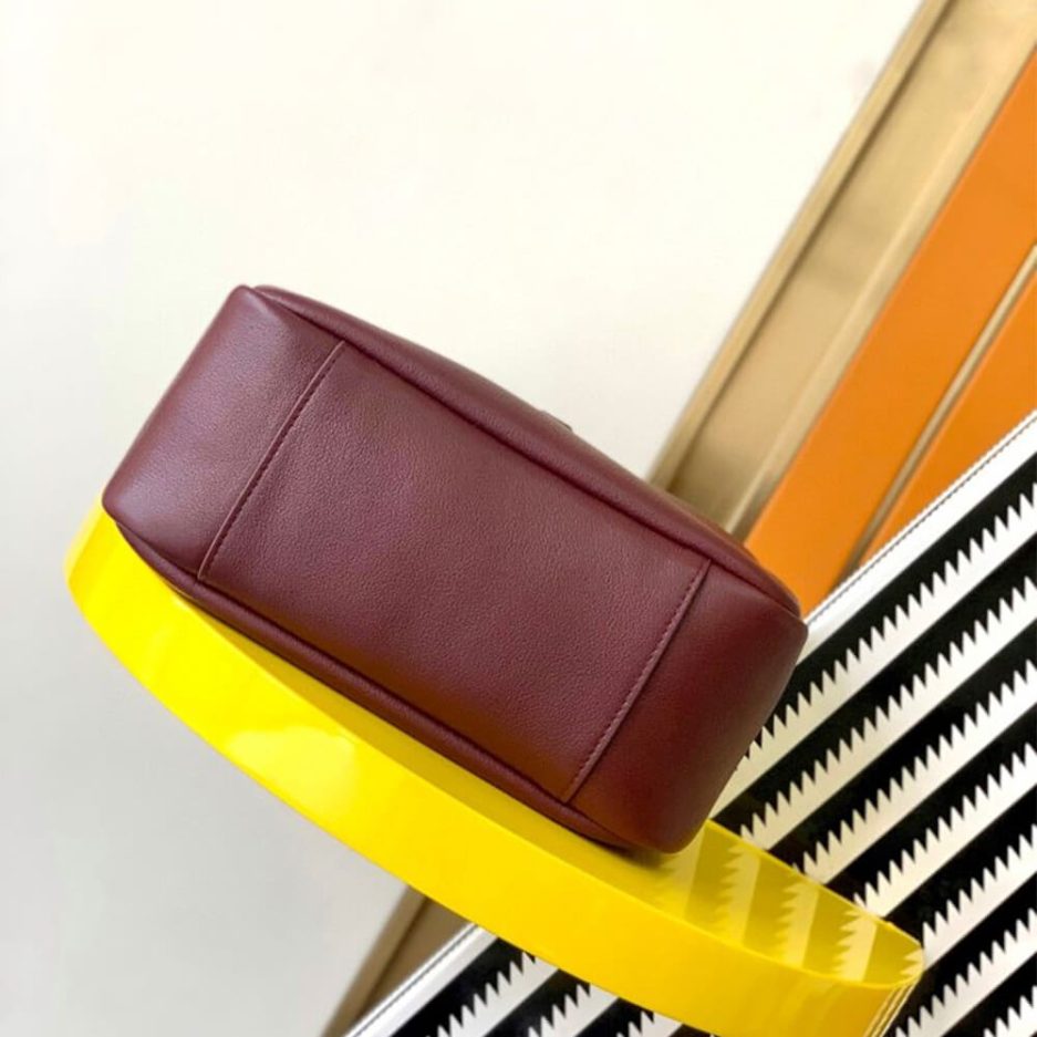 ysl le 5 À 7 S*pple small in grained leather