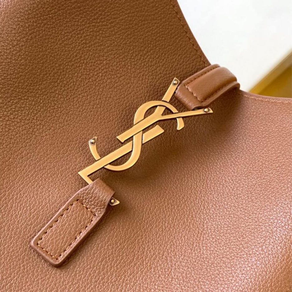 ysl le 5 À 7 S*pple small in grained leather