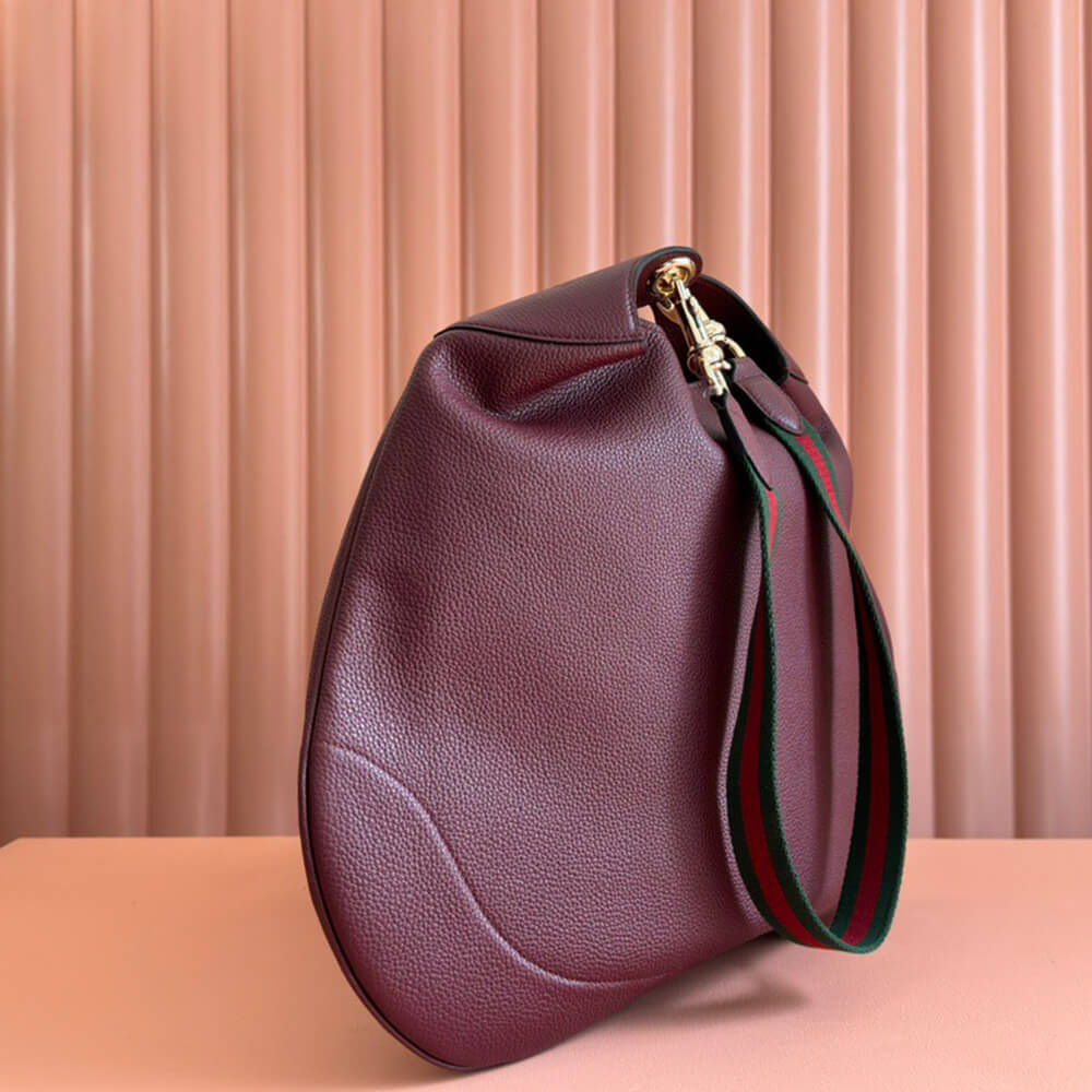 G*u*i b medium shoulder bag