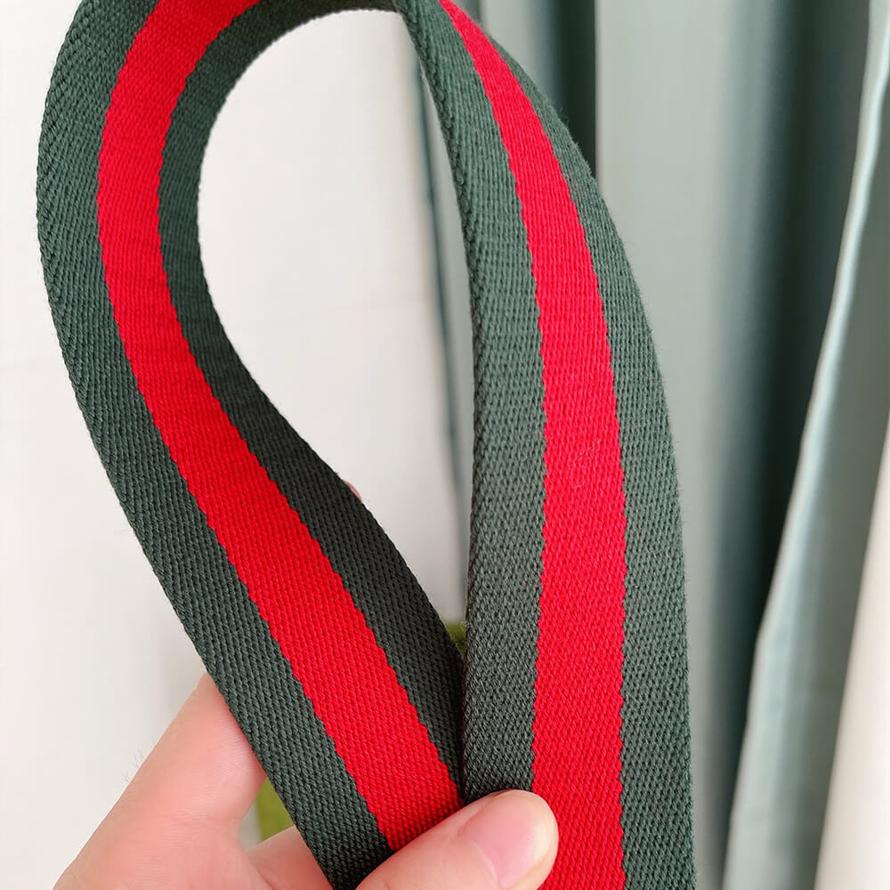 G*u*i buckle web belt