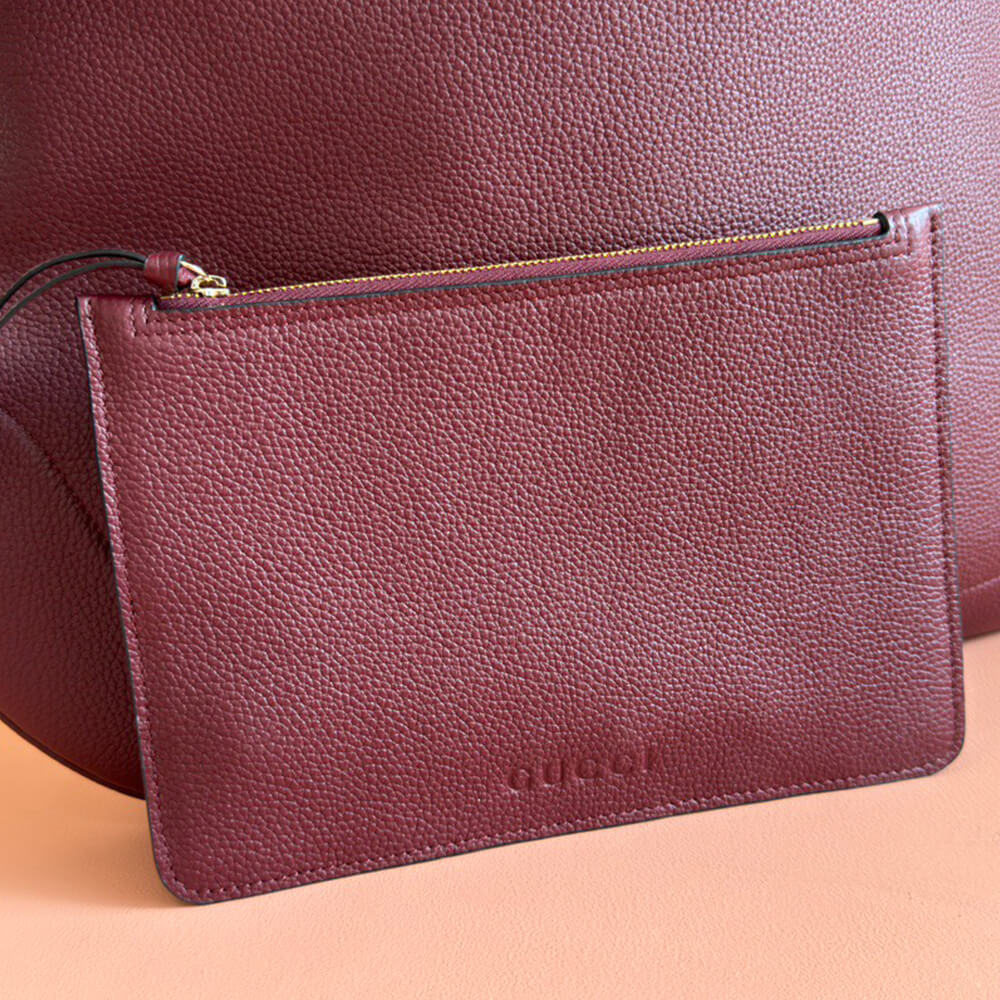 G*u*i b medium shoulder bag